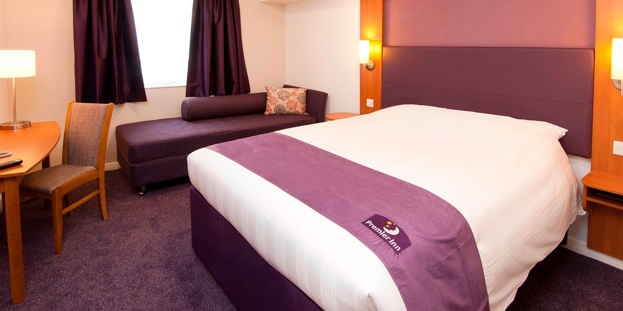 premier-inn-bedroom